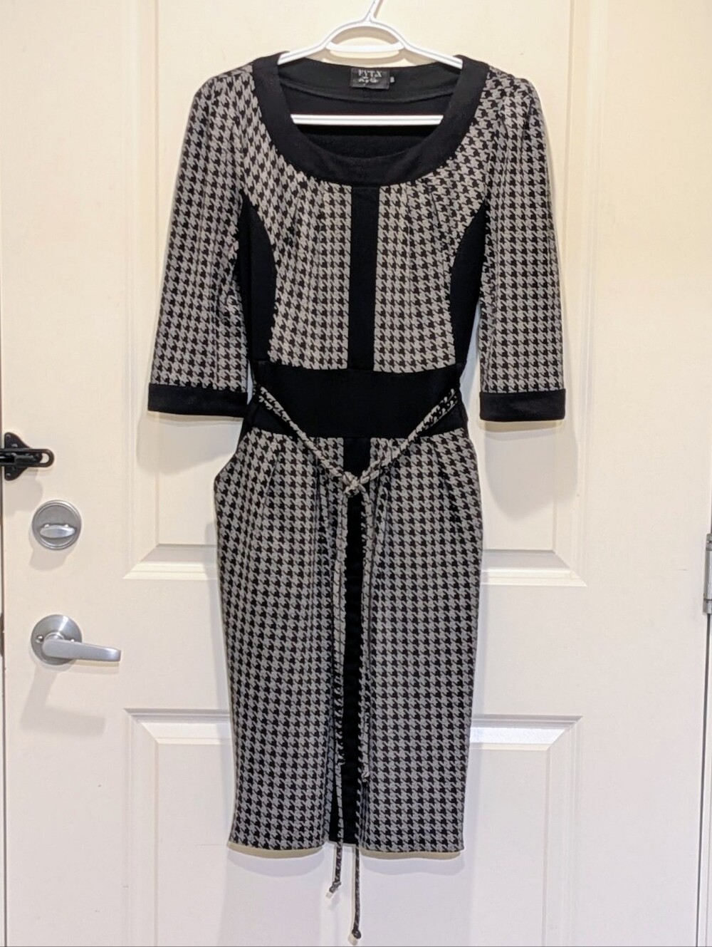EUC EVT.X Style 8 2010s Houndstooth Stretch Knit Pencil Dress with Black Panels